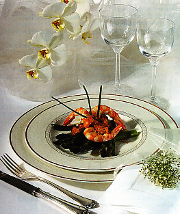 Langostinos con setas y espárragos