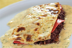 Lasaña de morcilla con pimientos de piquillo