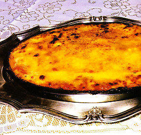 Lasaña de requesón, mozzarella y salchichas