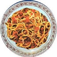 Lingüini con salsa de salchicha polaca
