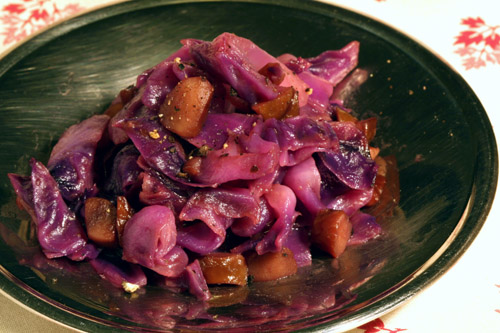 Lombarda braseada con castañas y manzanas
