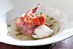 Lomo de pescadilla con jamón ibérico y carabinero