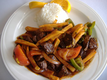 Lomo de ternera salteado (lomo saltado)