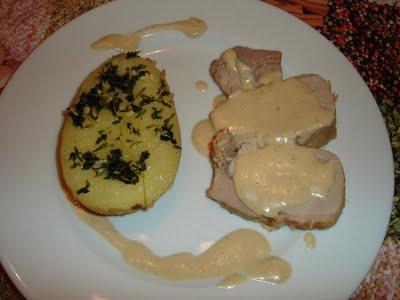 Lomo en salsa de leche y cebolla