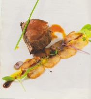 Lomos de corzo asados con hierbas, con laminado de boletus confitados en aceite y naranja