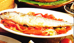 Lubina adornada de pimientos