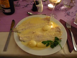 Lubina con uva y cava