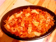 Macarrones con pimiento y piñones
