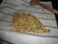 Machacando los pistachos