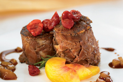 Medallones de pato con cerezas y salsa de albaricoques