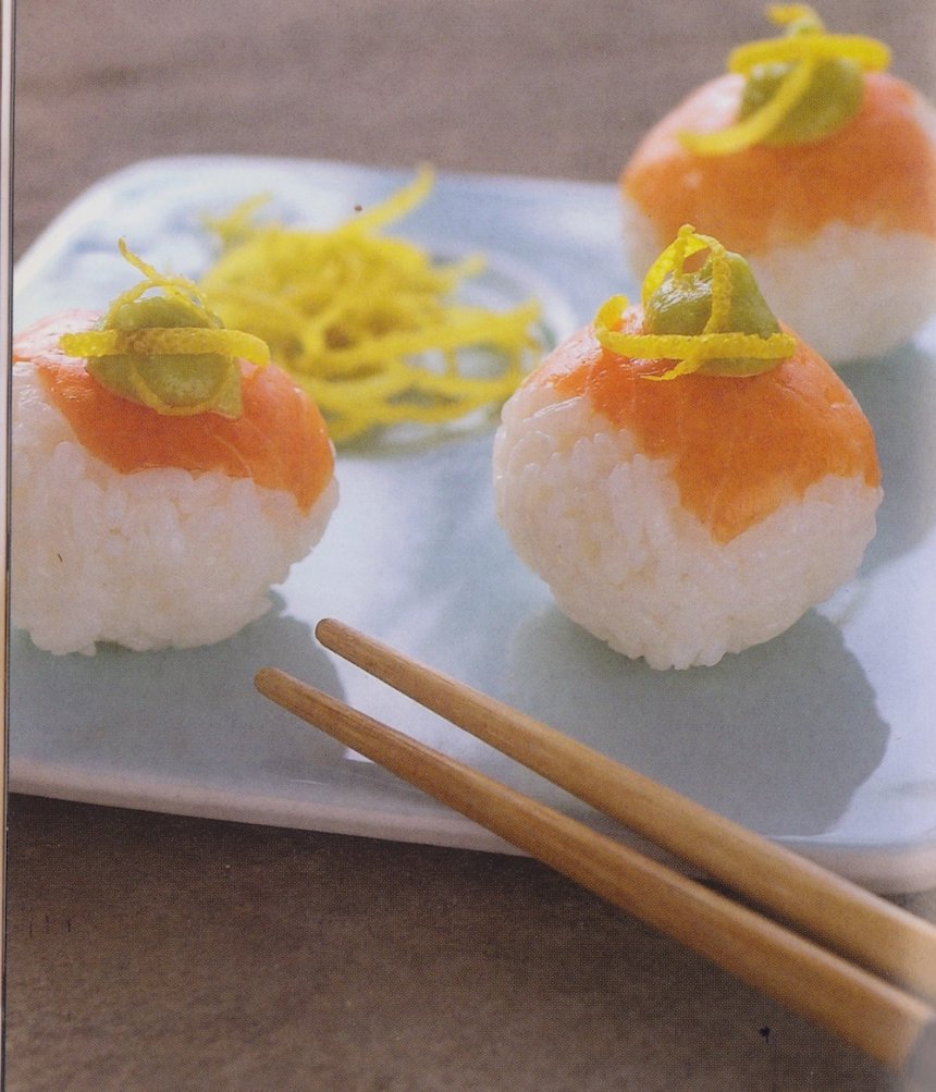 Bolitas de sushi de salmón ahumado