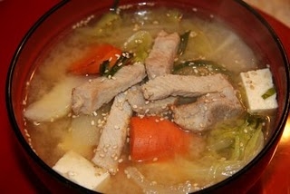 Caldo de cerdo y vegetales (Buta-jiru)