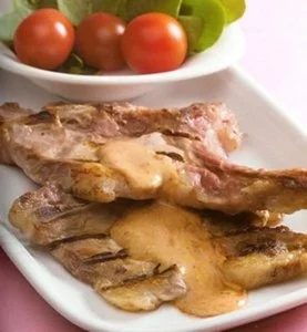 Chuletas de cerdo con salsa de mostaza de Dijon