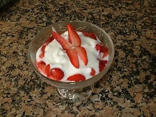 Copas de yogur con fresas