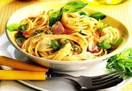 Espaguetis con calabacín y tomate