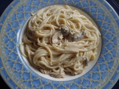 Espaguetis con crema de setas