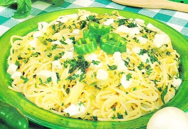 Espaguetis con pimientos verdes