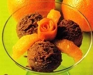 Helado de chocolate con naranja
