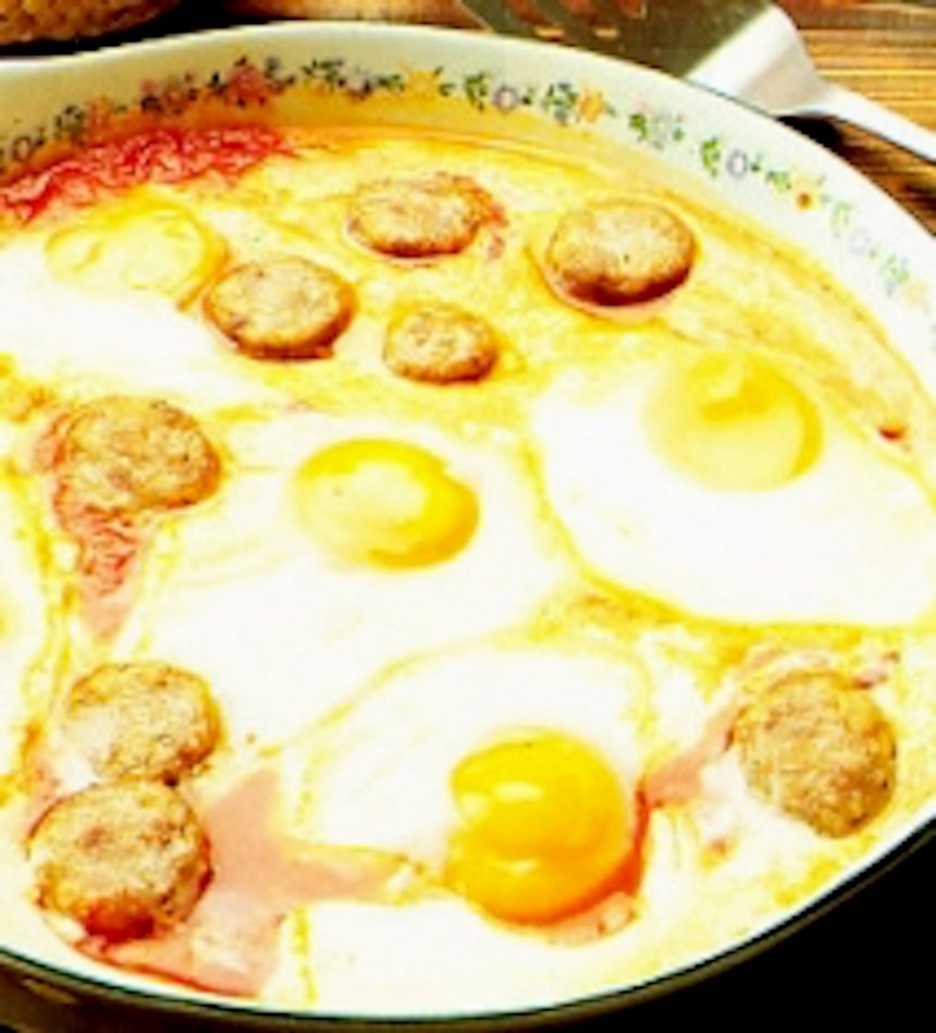 Huevos al plato con butifarra blanca