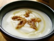 Nueces con salsa de yogur