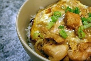 Oyakodon, donburi (pollo con arroz)