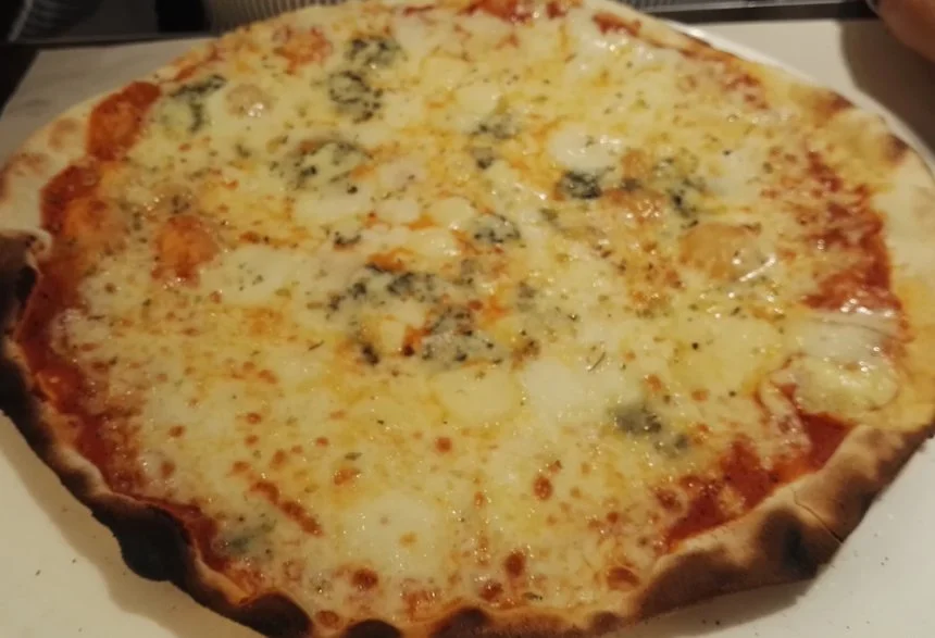 Pizza cuatro quesos