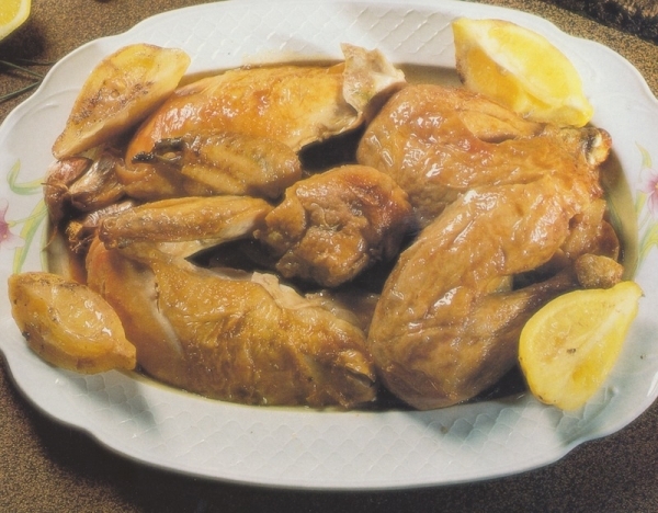 Pollo asado con ajo y limón