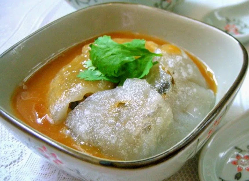 Sopa con dumplings gigantes