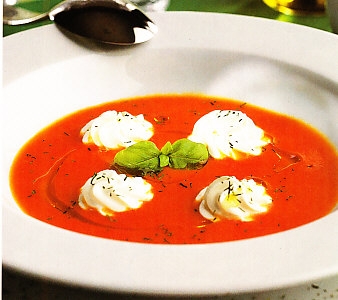 Sopa de tomate aromática