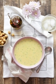 Sopa fría de pepino al curry