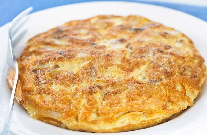 Tortilla de patatas con salsa de soja | The cook monkeys