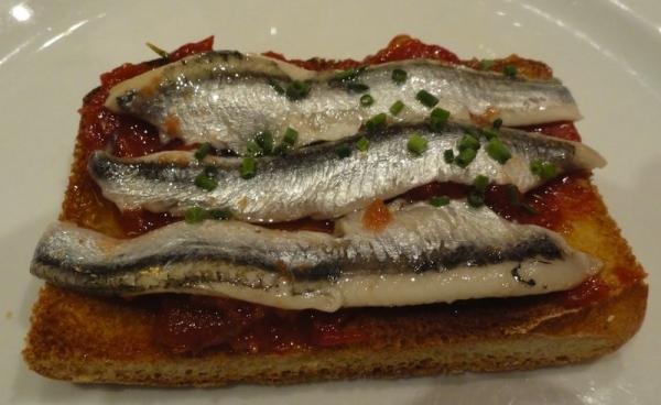 Tostada con sardinas