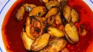 Mejillones con bechamel y salsa roja