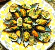 Mejillones y almejas al curry