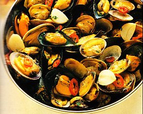 Mejillones y almejas picantes