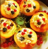 Melocotones con frutos del bosque