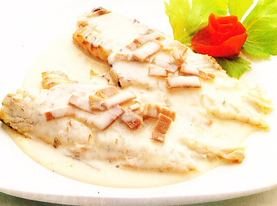 Merluza al horno con salsa de anchoas