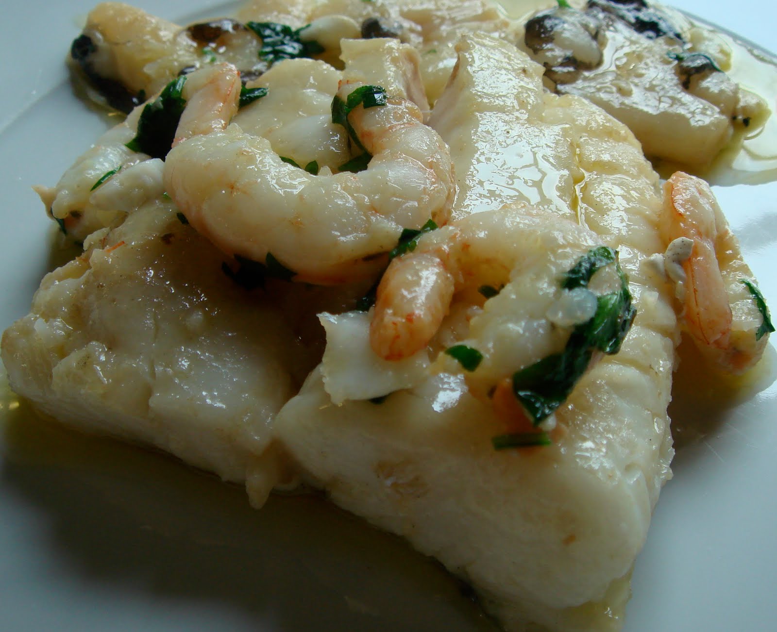 Merluza con langostinos