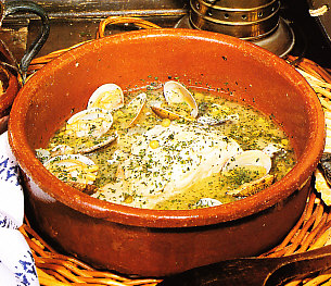 Merluza en salsa verde con almejas