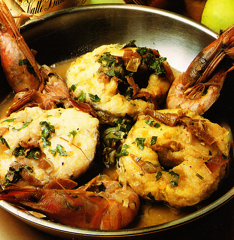 Merluza y gambas a la sidra