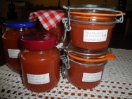 Mermelada lista para guardar y comer.