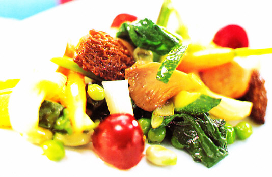 Mezcla de primavera, setas, verdura y fruta