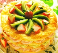 Mil hojas a la crema de fresones y kiwis