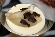 Mousse de foie con peras trufadas