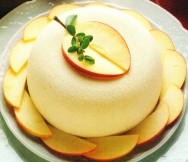 Mousse de manzanas con salsa de chocolate