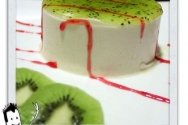 Mousse helada de albaricoque y almíbar de kiwi