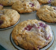 Muffins con frambuesas, coco y pepitas de chocolate