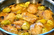 Muslos de pollo con alcachofas y mejillones