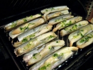 Navajas en salsa verde