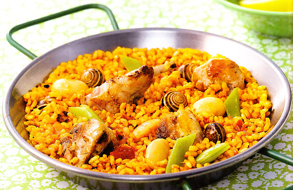 Paella de conejo con verduras